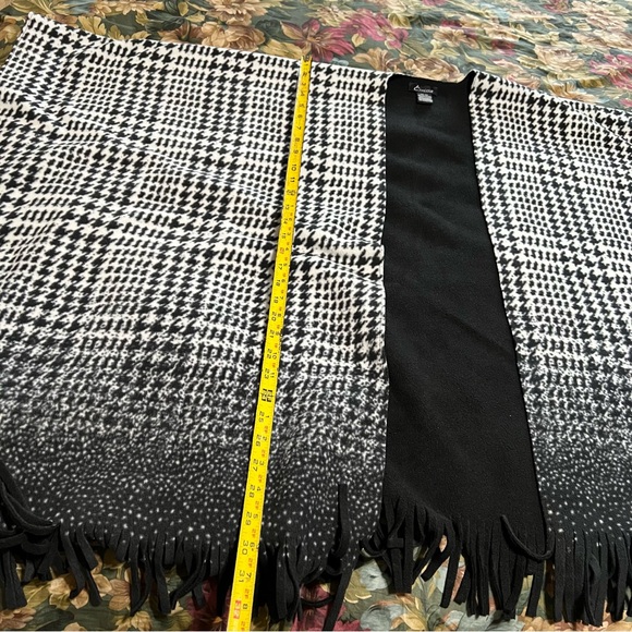 Eivissa Women’s Cape Shawl Wrap Black White Reversible Ombre One Size - Picture 11 of 13